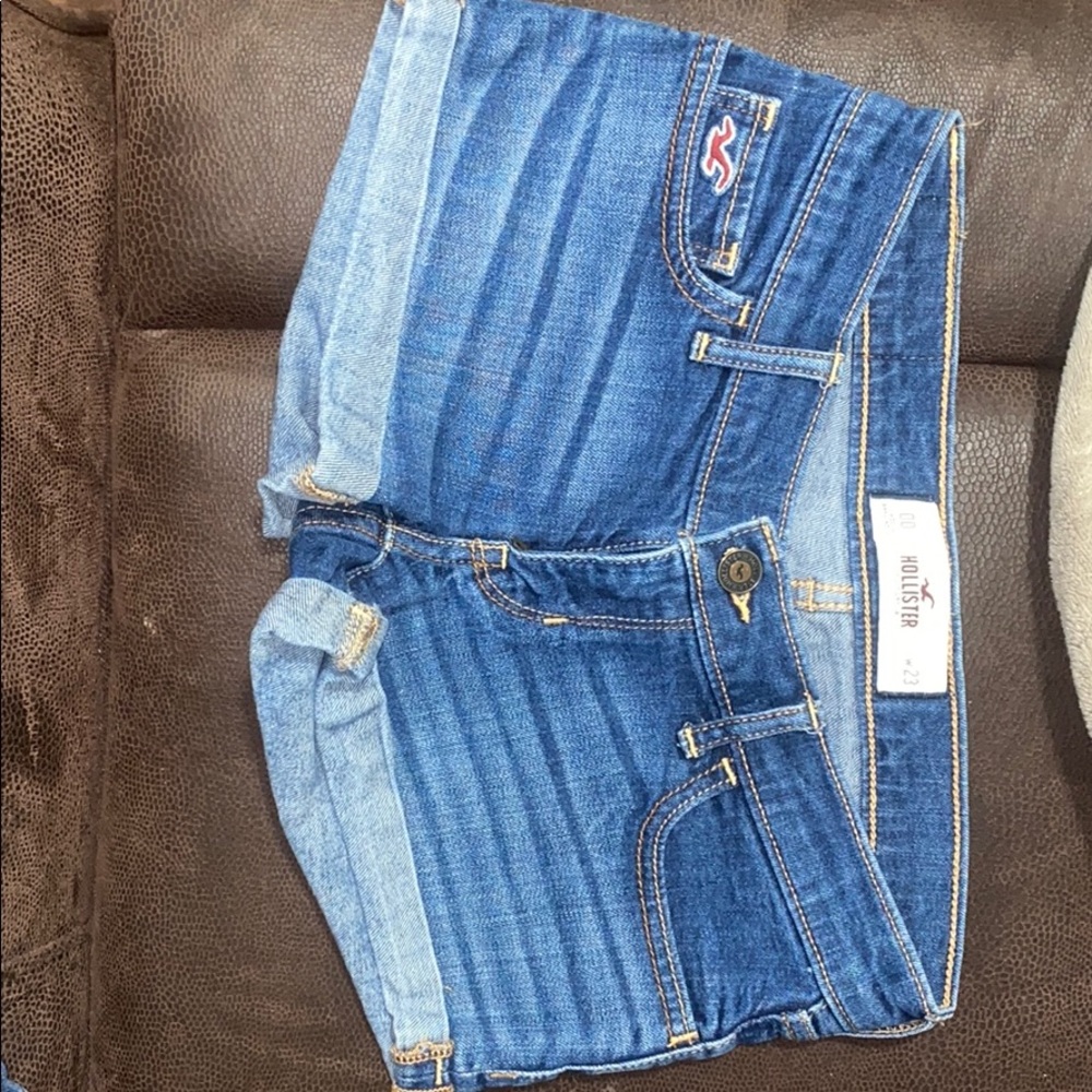 hollister short